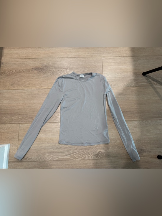Wilfred Tops - Wilfred Long Sleeve Crew Neck Top in Light Gray